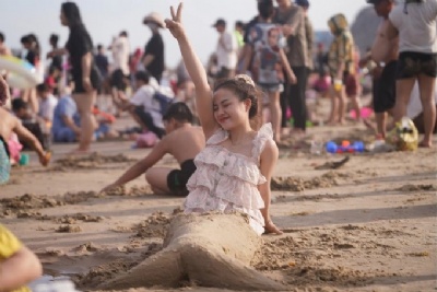 Nhu cầu du lịch hè 'lệch' về cuối tuần, vé máy bay vẫn là rào cản